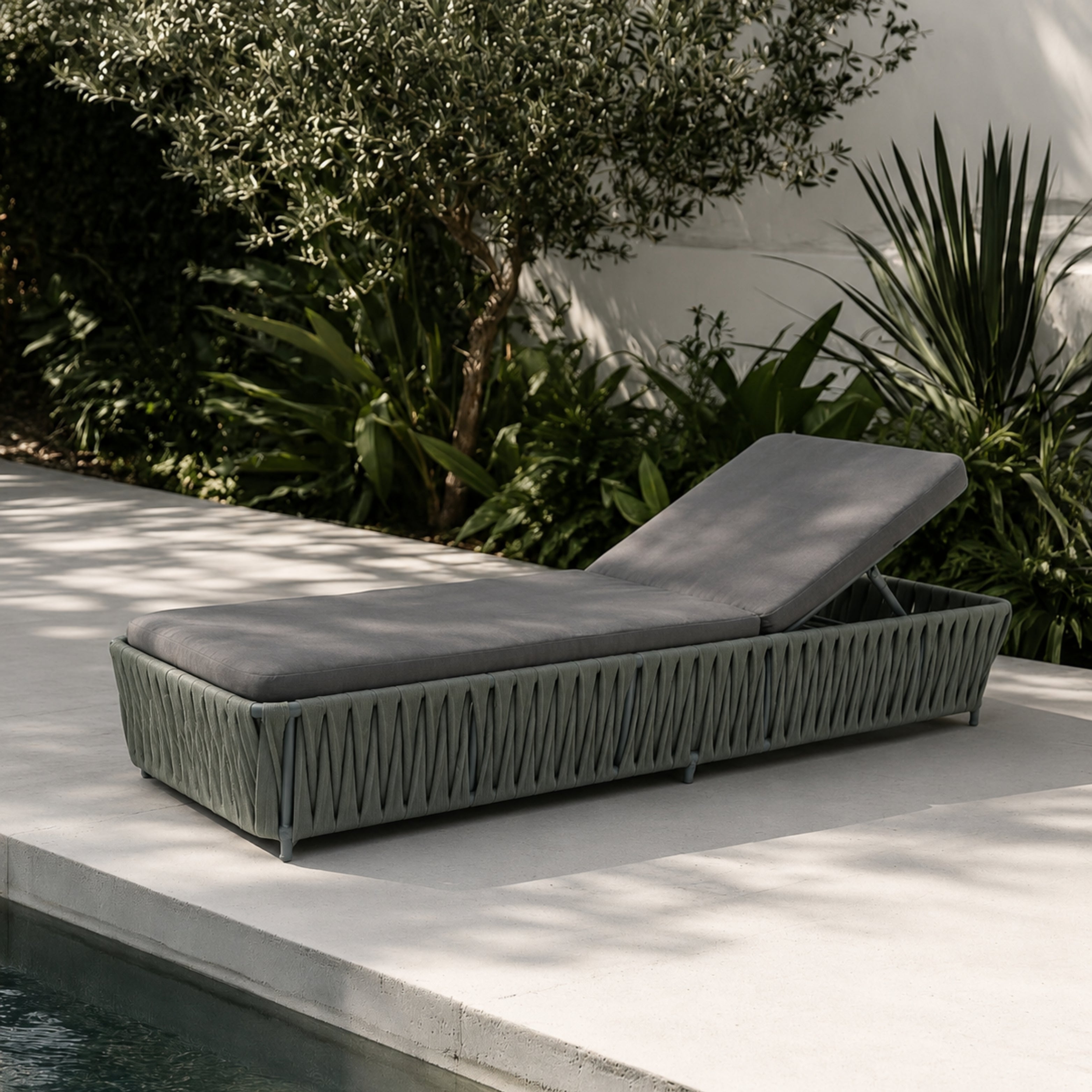 Modern Rattan & Metal Outdoor Patio Dark Gray sunbed
